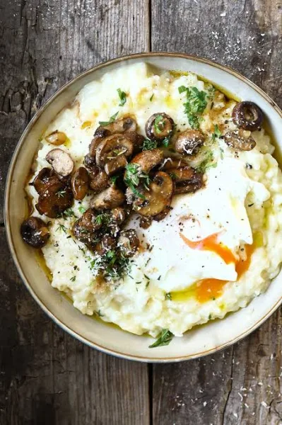 Bowl of creamy mushroom risotto topped with browned mushrooms, parsley and Parmesan